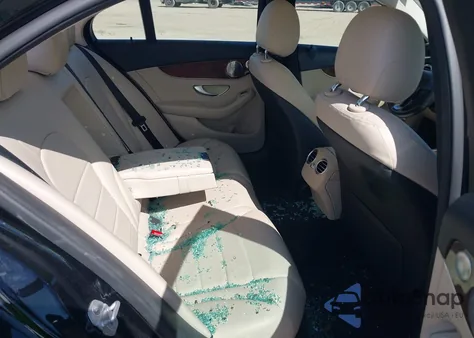 2015 Mercedes-Benz C 300 4Matic из США, поврежденный, VIN 55SWF4KB4FU002888